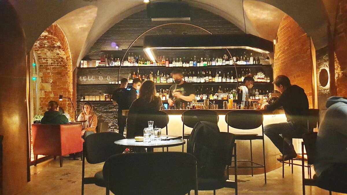 Вид на барную стойку