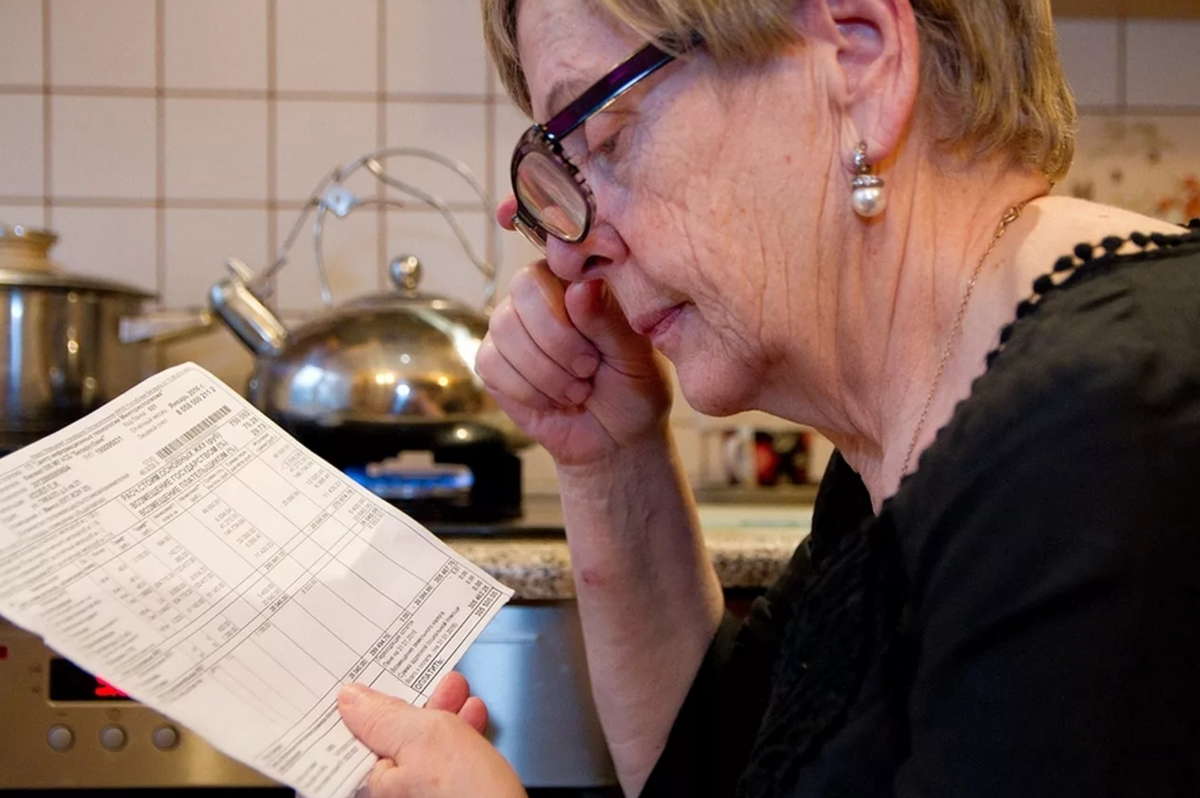 с пенсионеров не берут комиссию за жкх. комиссия за оплату коммуналки. повышение цен. платежи за жку. комиссия за оплату жкх.