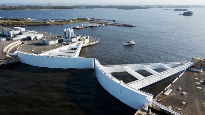 Защитная дамба в Санкт-Петербурге. Источник:  expert- tour. ru.