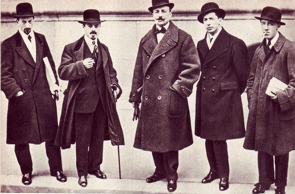 Группа футуристов в 1912 году. Слева направо: Руссоло, Карра, Маринетти, Боччони, Северини.