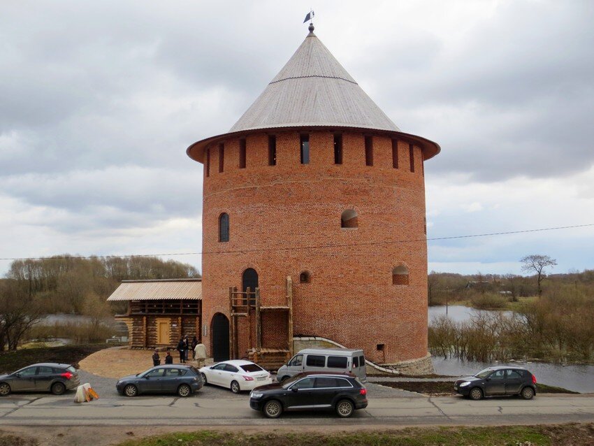 Белая (Алексеевская) башня