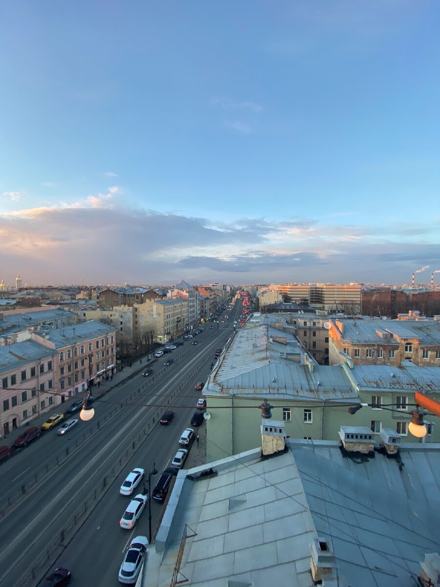 С петербургских крыш открываются самые разные виды. Фото автора