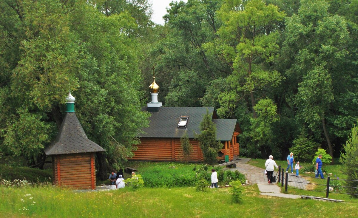 Святой источник Белый колодец в Зарайске — купель и часовня