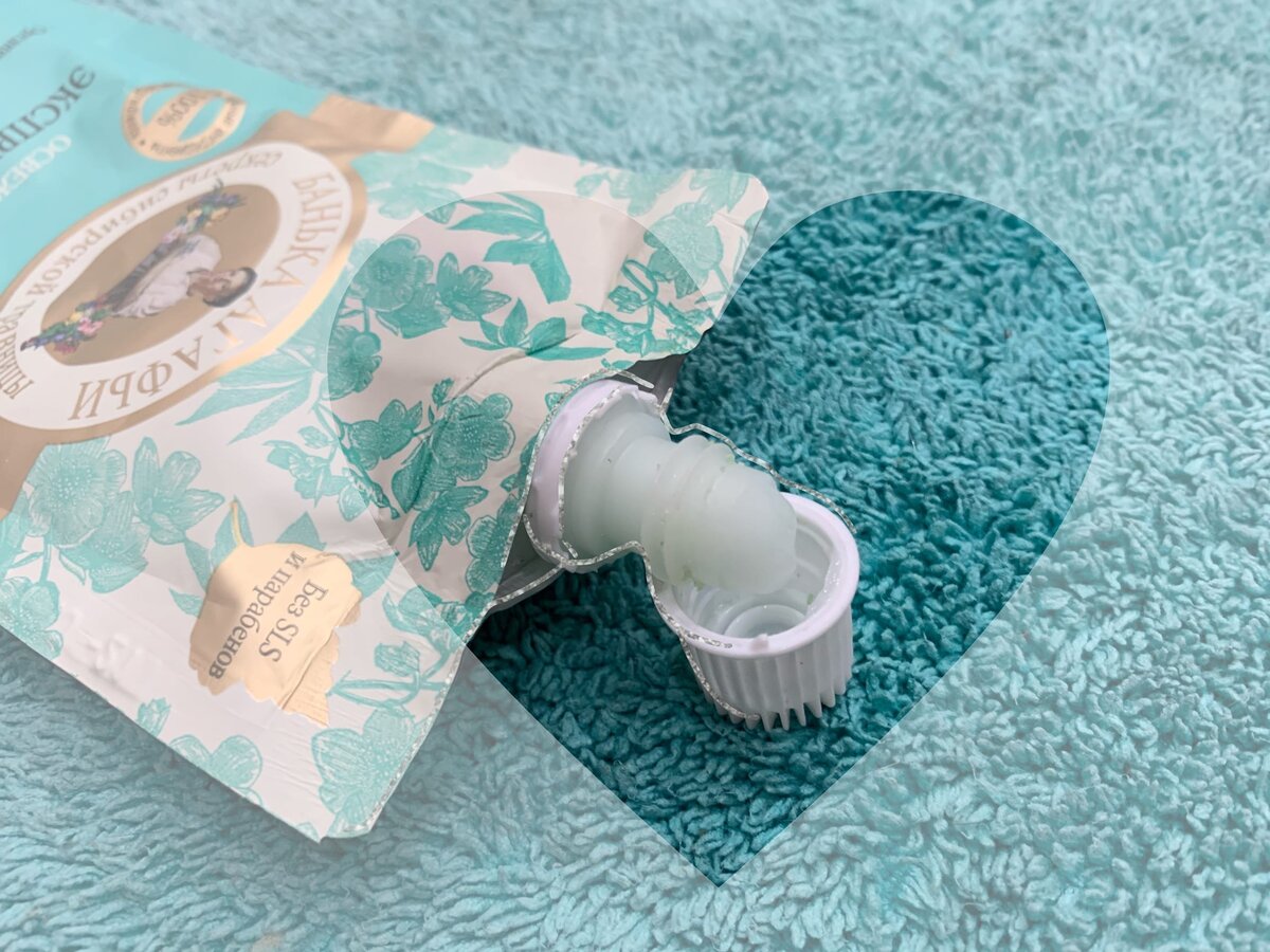 Мягка, гелеобразная текстура маски приятно наносится на кожу!