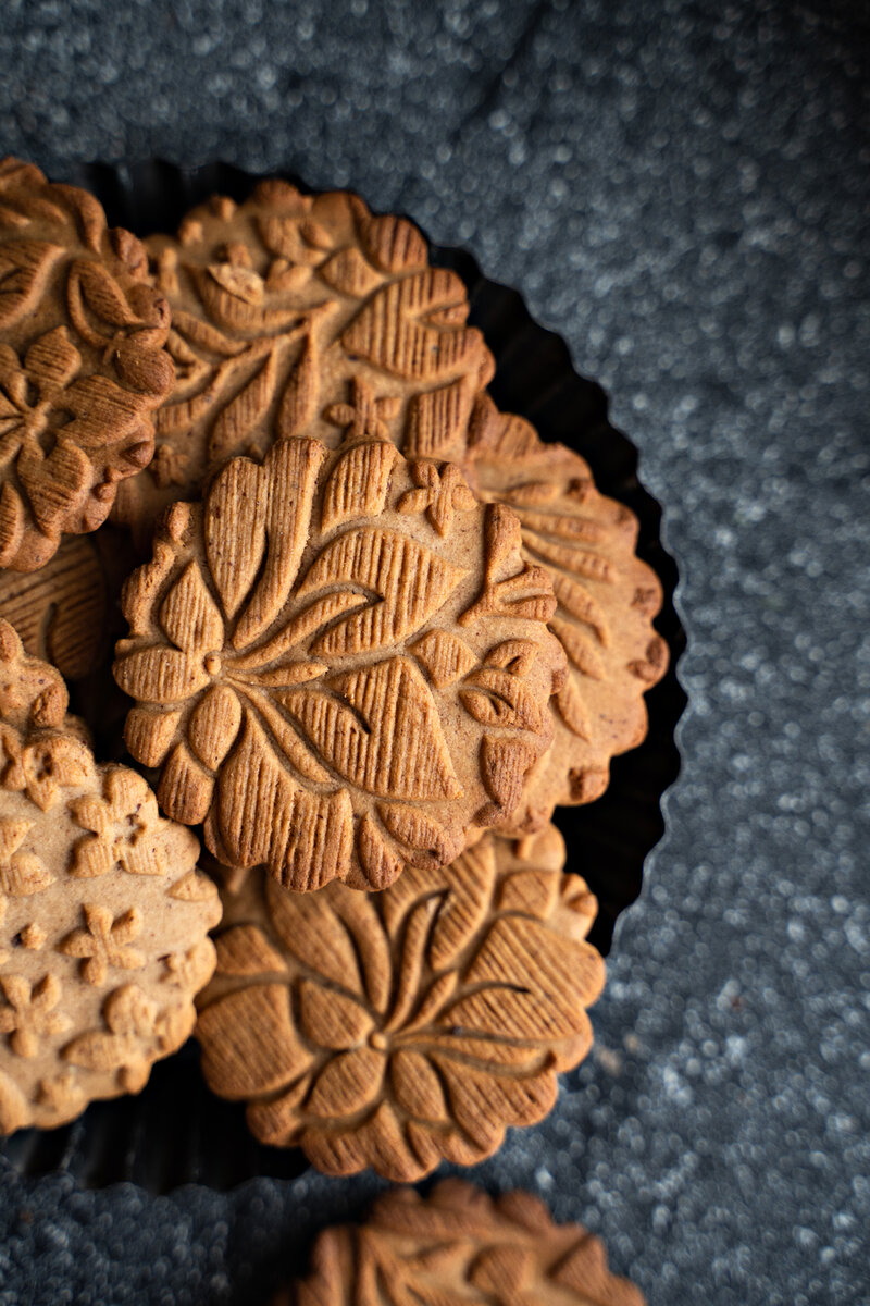 Пряники на этом и других фото сделаны и украшены с помощью инструментов нашего производства. Вы найдете их на сайте Любимова ком