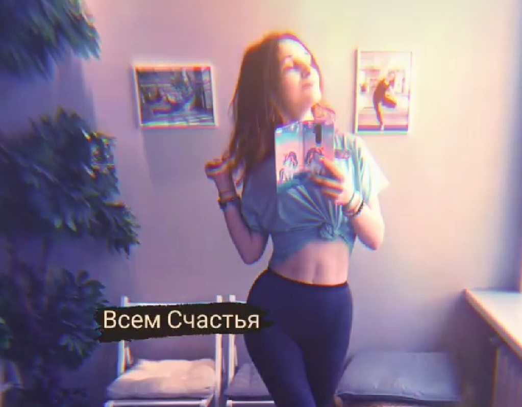 Здесь я не втягиваю живот, не провожу вечера с изнурительными тренировками и мне далеко уже не 18 лет. Я просто придерживаюсь несложных правил, которые вошли в привычку и никак меня не напрягают. 