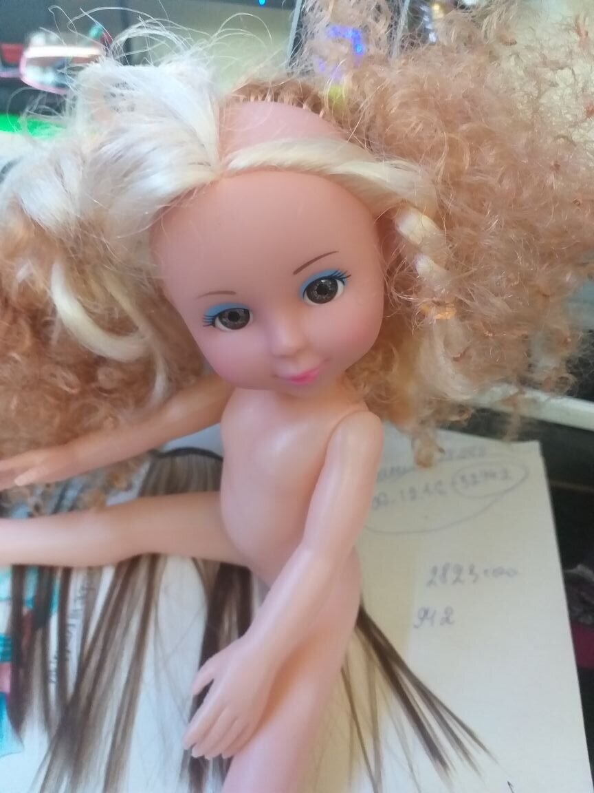 Волосы-кудряшки срезала,голову обработала,но не стала прошивать,решила приклеить.Родные волосы  решила оставить...