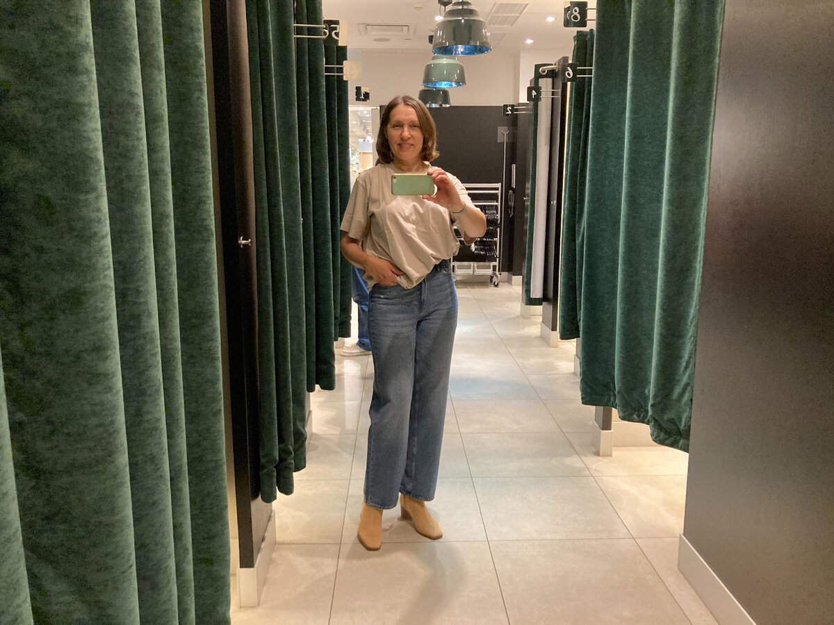 Джинсы прямые от бедра