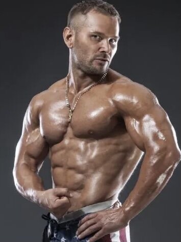 – Вылитый Арнольд.

