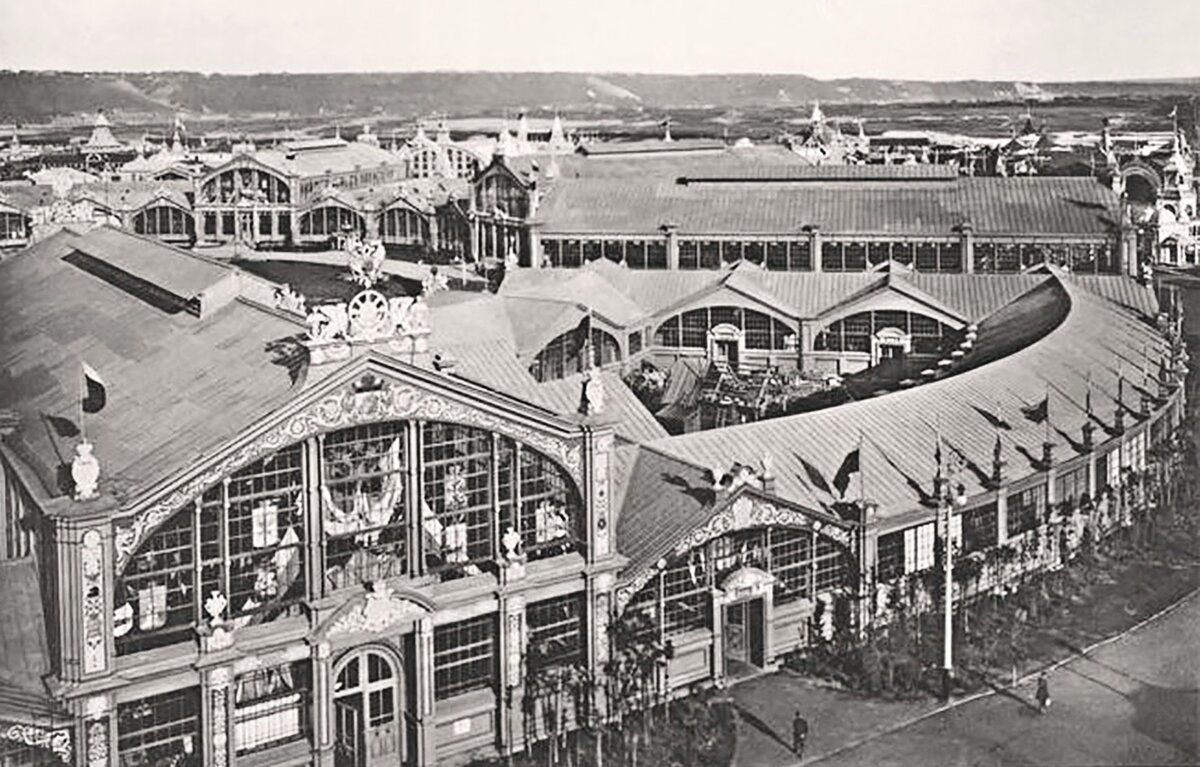 Главный выставочный дом. Фото с сайта https://archi.ru/russia/image_large.html?id=266577