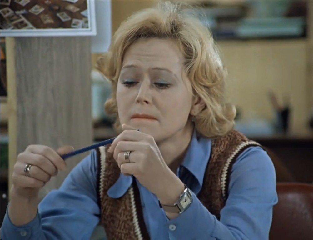 И ведь в конце она ничего не поняла. Слезы от жалости и стыда, что весь коллектив теперь в курсе. В такой ситуации хоть работу меняй, ведь разговоры еще долго не закончатся