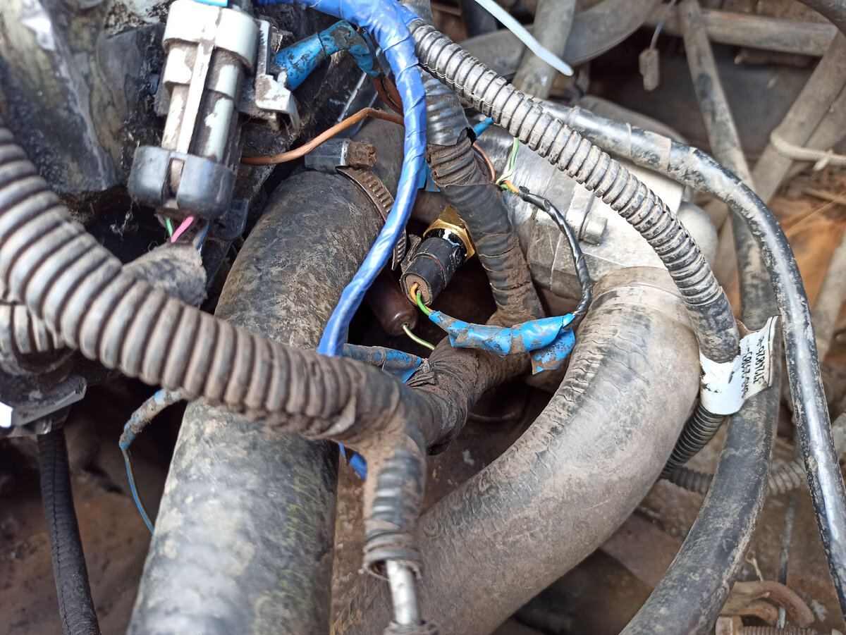 Реле стоит в корпусе термостата.