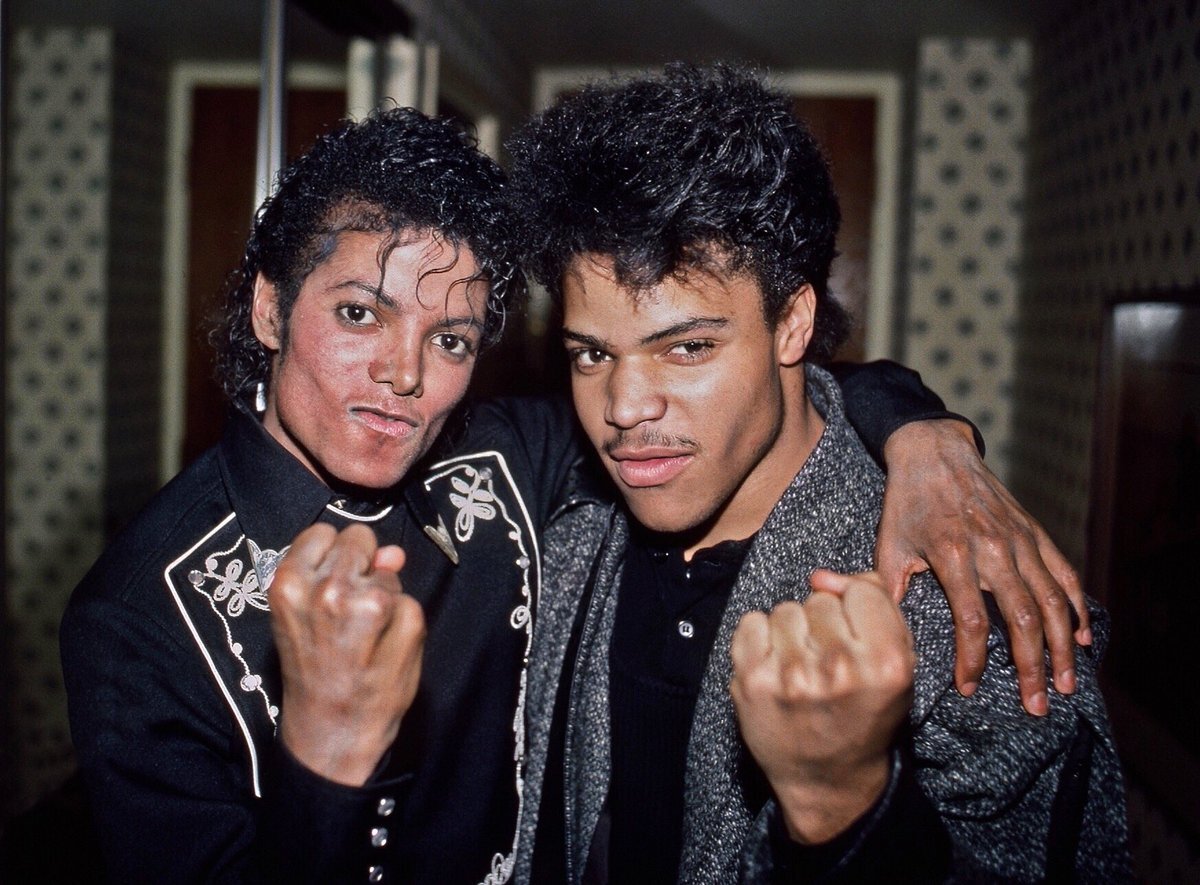 Майкл Джексон и Rockwell.