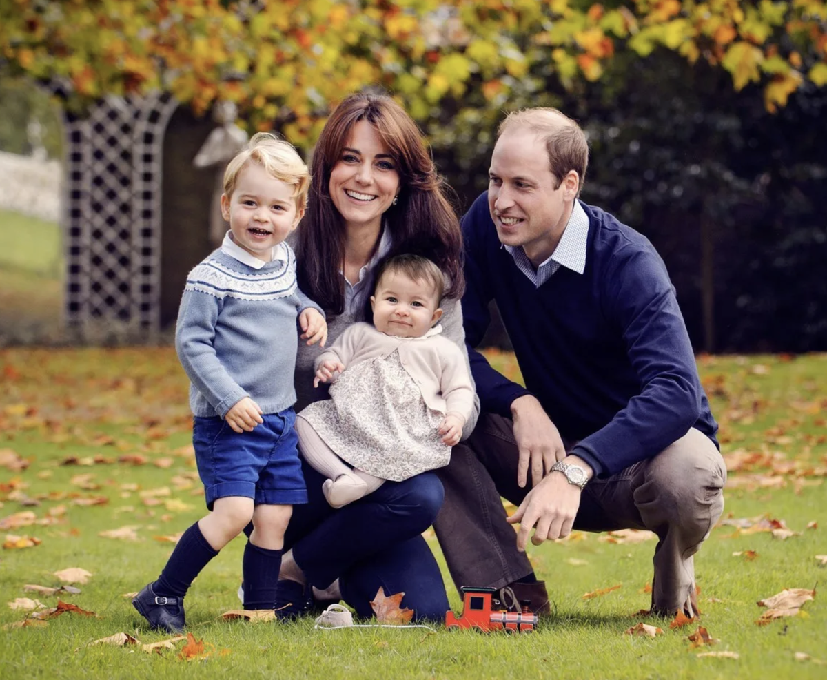 Добрая семья Кембриджских, только нет принцессы Шарлотты