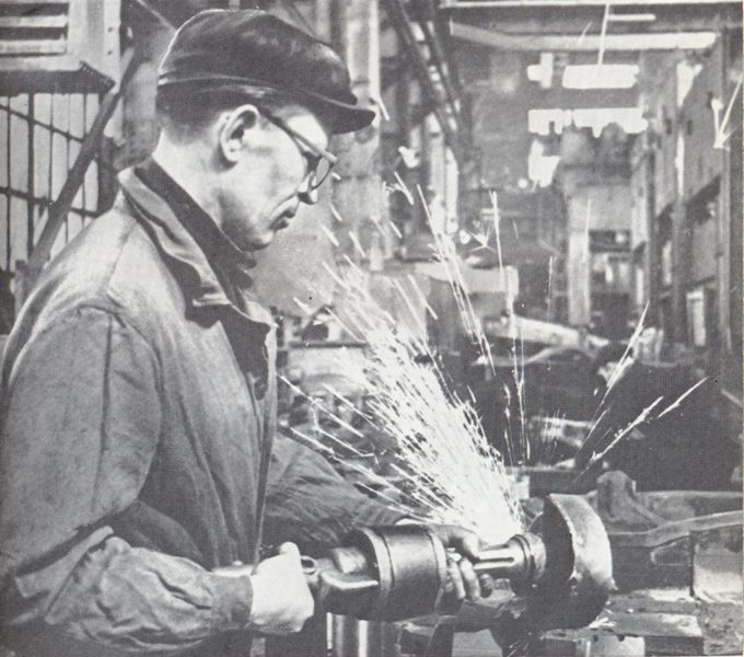 старый станок. завод ссср. старые слесаря. сердобский машиностроительный завод. старые слесаря.