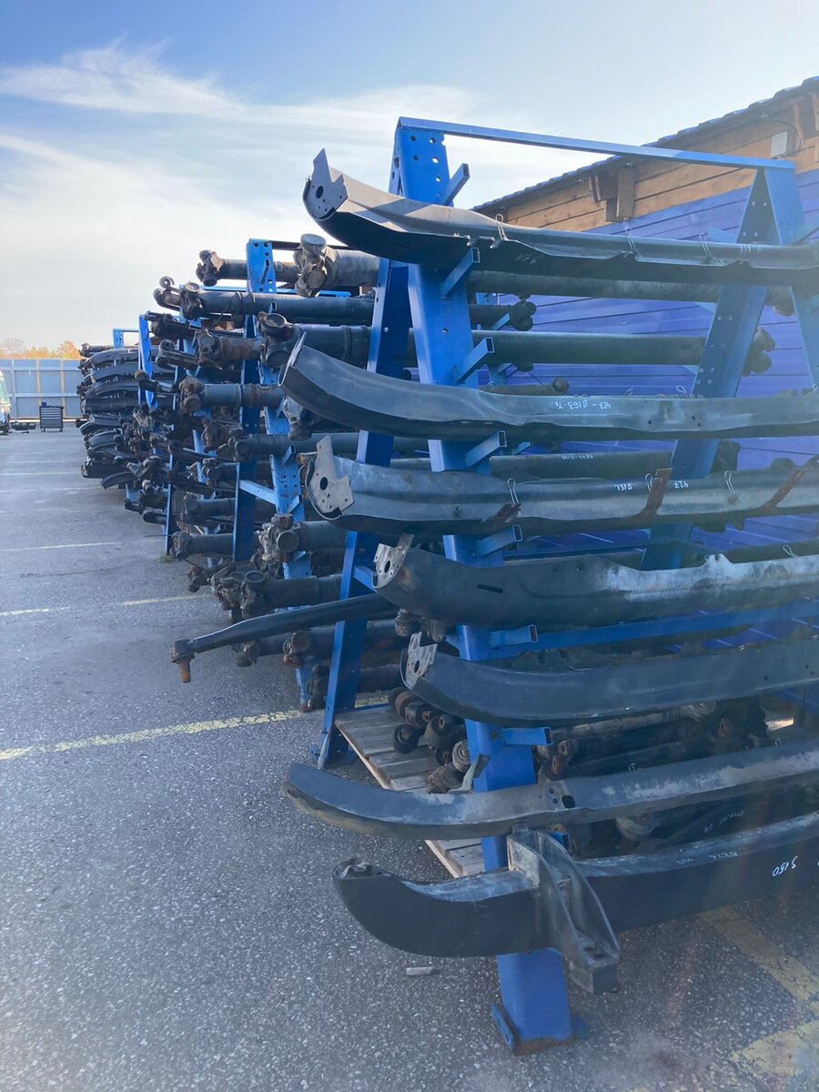 Малая часть наличия запчастей 