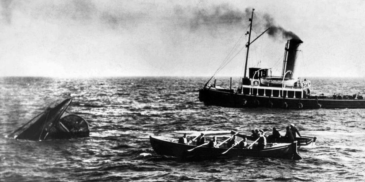 В военные годы стало ясно, что во вражеских водах никаких спасательных судов или помощи не будет — подводникам придётся спасаться самим. 

