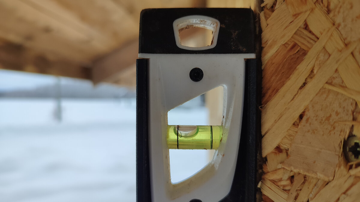 А ведь при строительстве всё было в уровень...