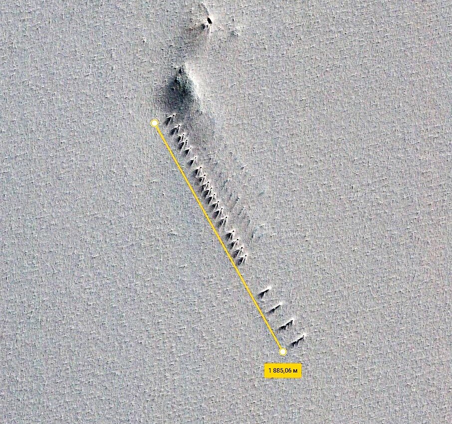 Длина объекта, измеренная в программе Гугл Планета Земля составляет около 1885 метров. Скрин с моего компьютера.