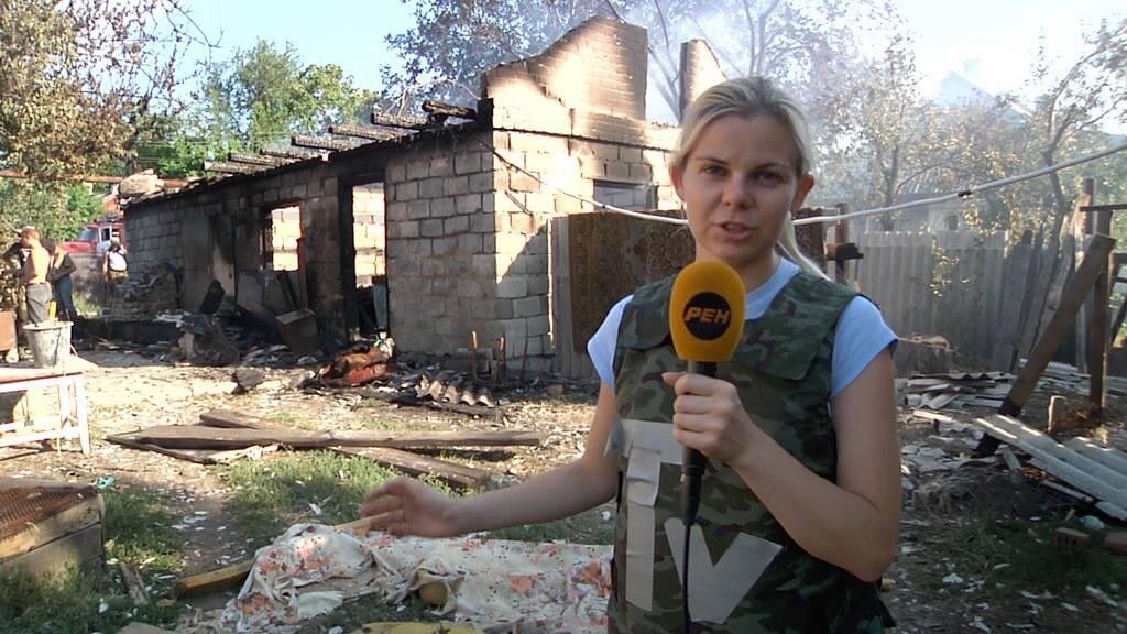 Донецк, 2014 год. На бронежилет пришлось скотчем «написать»  буквы TV