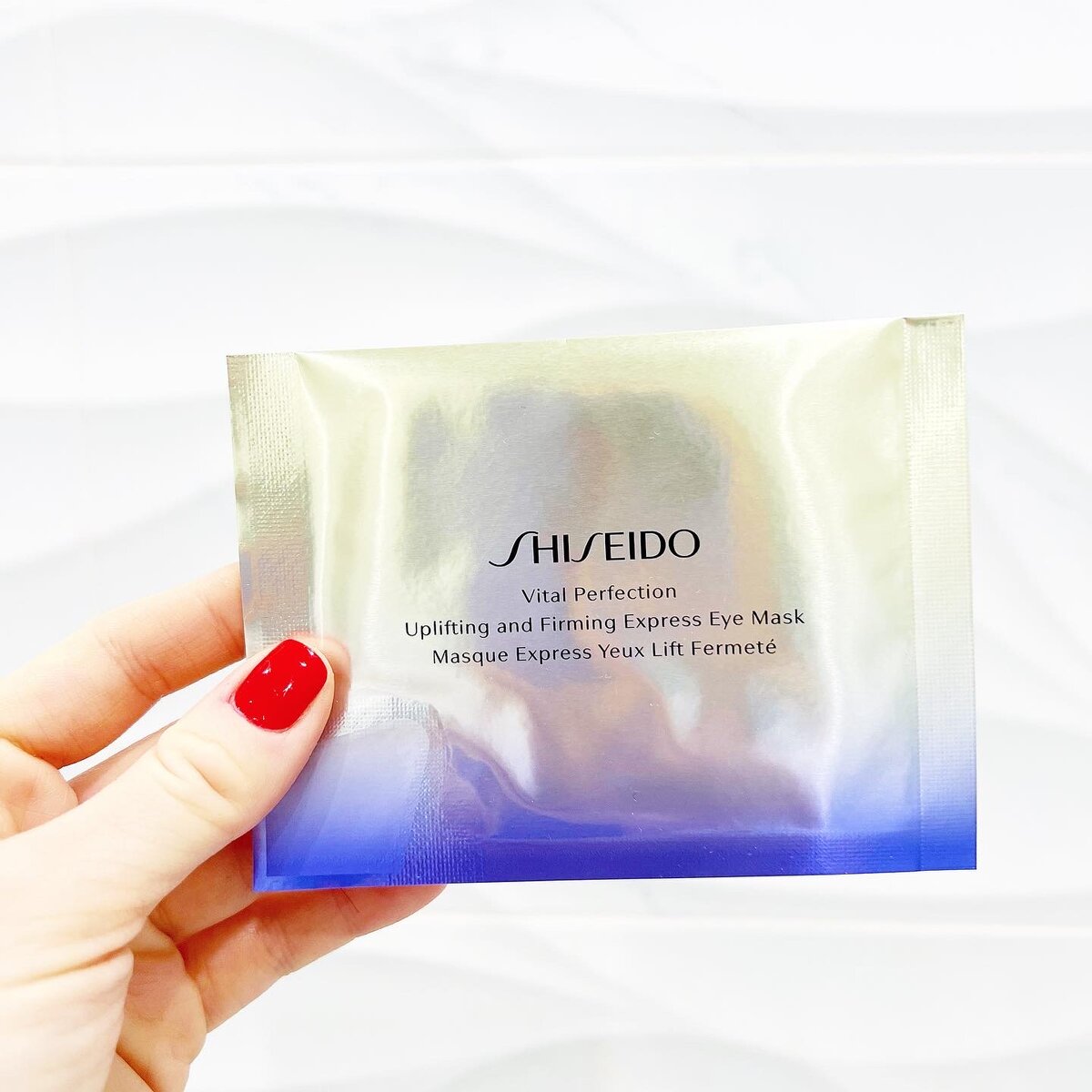 Shiseido vital perfection eye. Shiseido Vital perfection Uplifting & Firming Express Eye Mask. Shiseido Vital perfection патчи. Shiseido Vital perfection маска. Shiseido патчи для глаз.