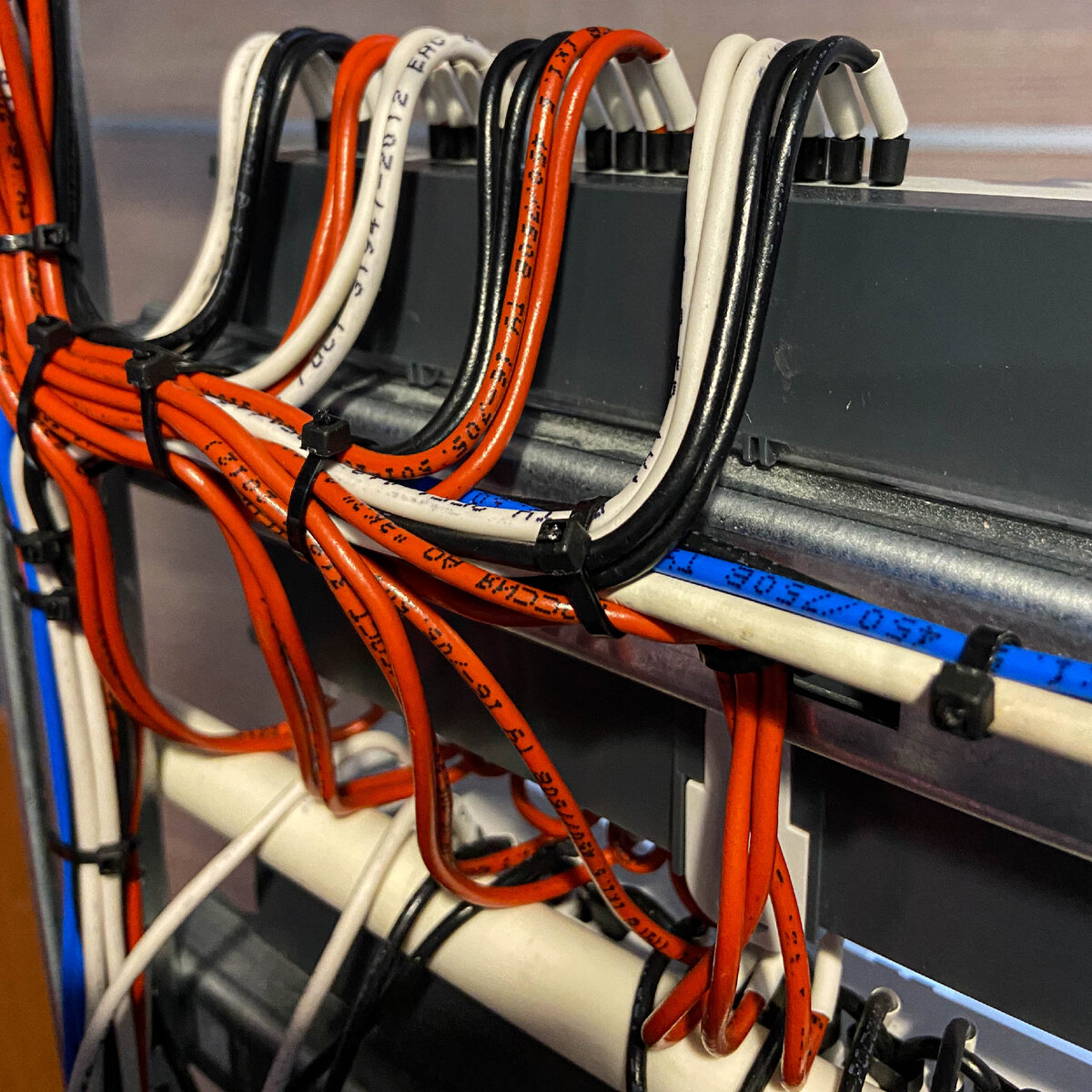 Проект автоматизации квартиры 142 м2: щит, часть 1: сборка щита проекта автоматизации