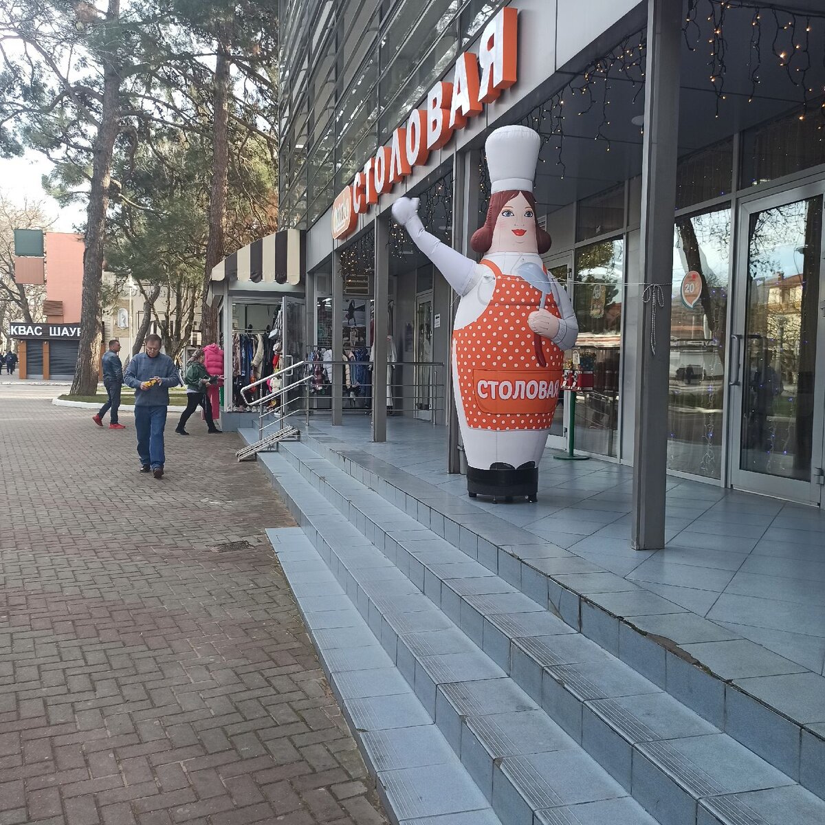 Столовая "Оливье". Геленджик. Работает круглый год.