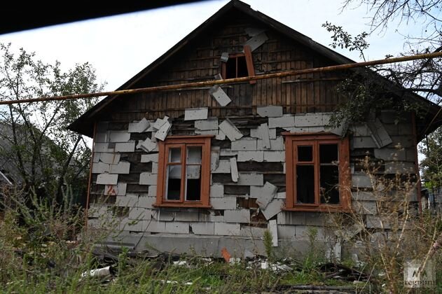    Разрушенный обстрелами дом Александр Погожев © ИА REGNUM