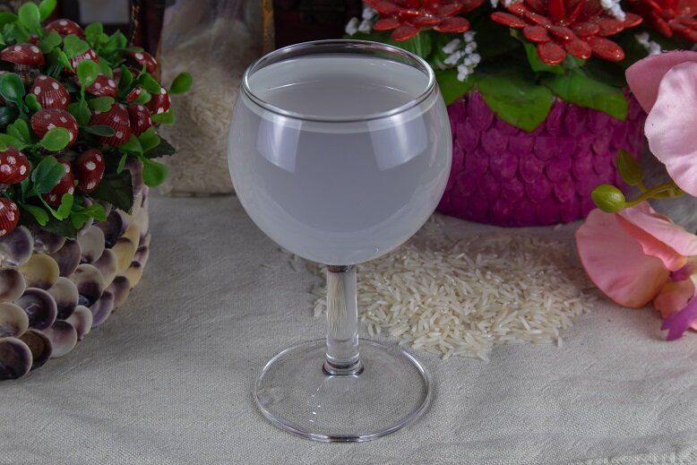 Бокал домашнего рисового вина не желаете?