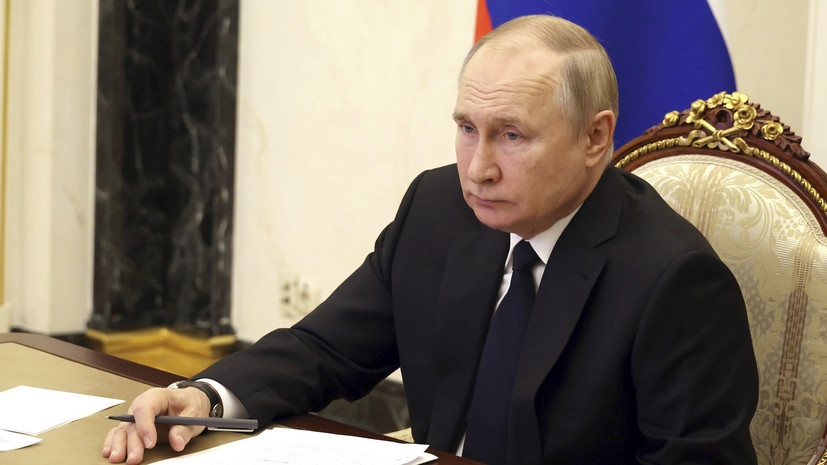   globallookpress.com Kremlin Pool