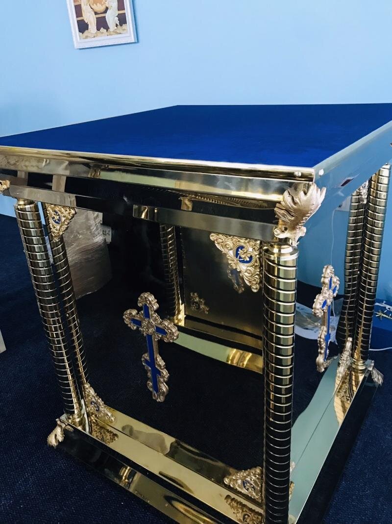    В храме при Сургутской ОКБ устанавливают иконостас