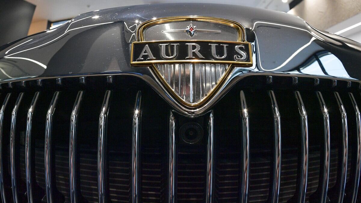    Седан Aurus Senat в первом дилерском центре российского люксового бренда Aurus "Aurus Автодом Санкт-Петербург"© РИА Новости / Александр Гальперин