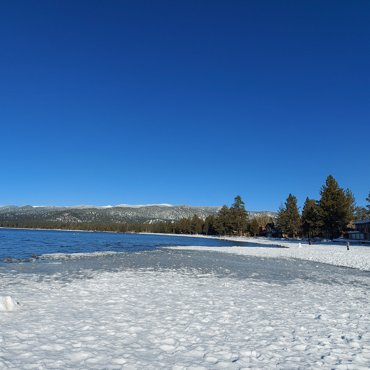 Берег озера Тахо. Калифорния. 31 декабря 2022 года. Фото из личного архива автора.