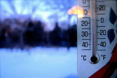 Зима. Холодно. В школу не идём.