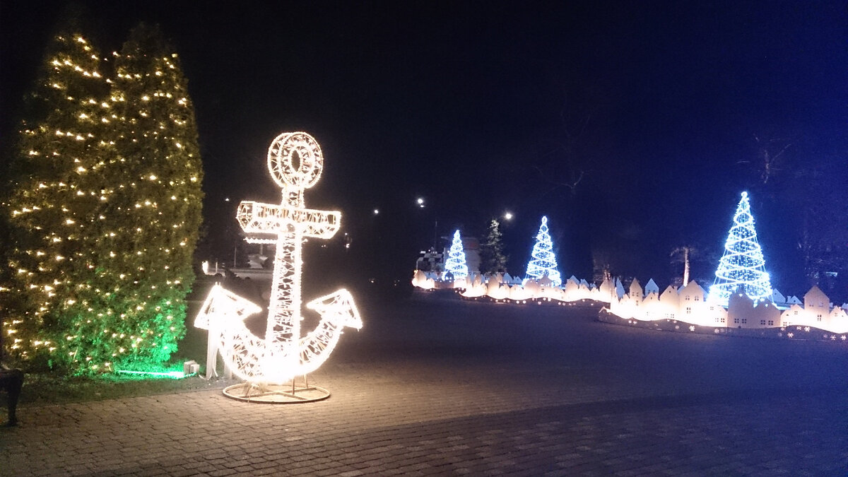 Анапа - площадь поющих фонтанов возле администрации (фото автора публикации 2022 г.)