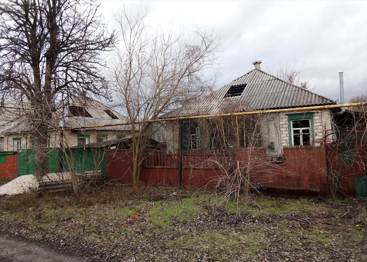 Фото автора. Крыши из шифера страдают вторыми, после окон. 
