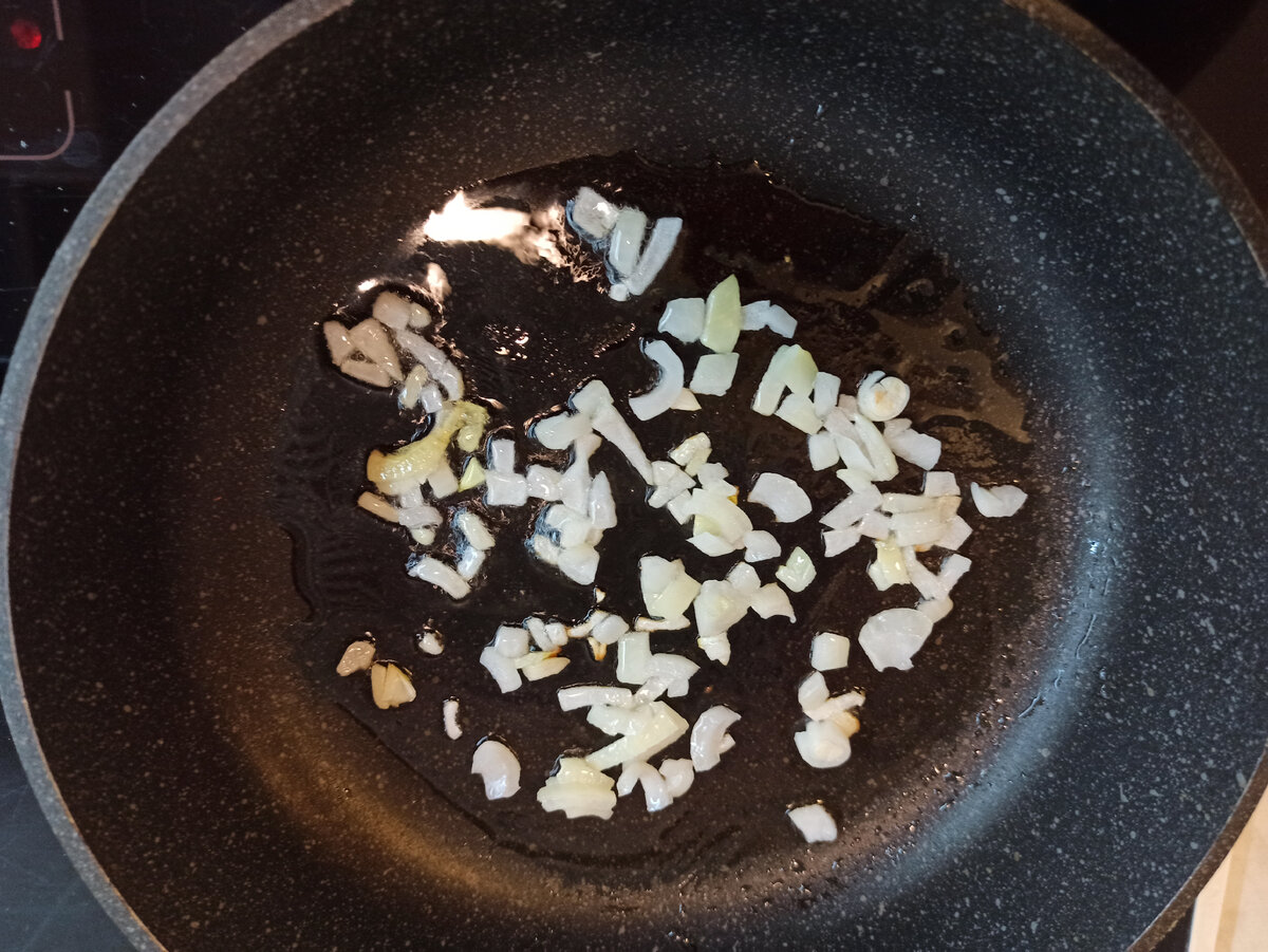 Пасерую лук 3 минуты