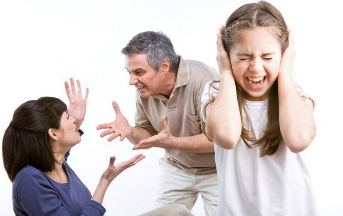 Конфликт внутреннего ребенка. Конфликт в семье. Родители ругаются. Конфликты между родителями. Ссора родителей.