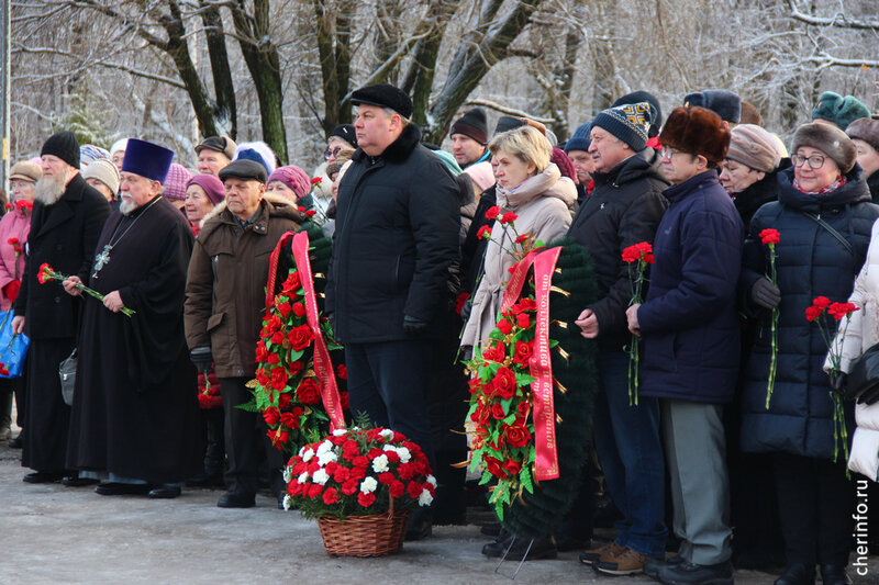    Сегодня, в День снятия блокады, в Череповце прошло несколько памятных мероприятий.