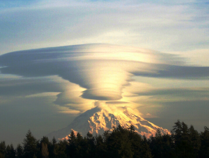 Лентикулярные облака