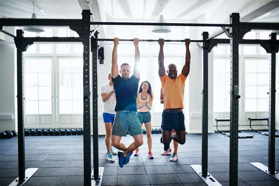 1  расслабьте руки   плечи  талию  ноги 2 дышите только животом  
3 не запрокидывать голову назад и сильно наклонять не стоит
В первый день достаточно делать 
первый подход достаточно 15 секунд
второй подход до 25 секунд
третий 45 сек и с каждым днём увеличиваете время н 10 секунд