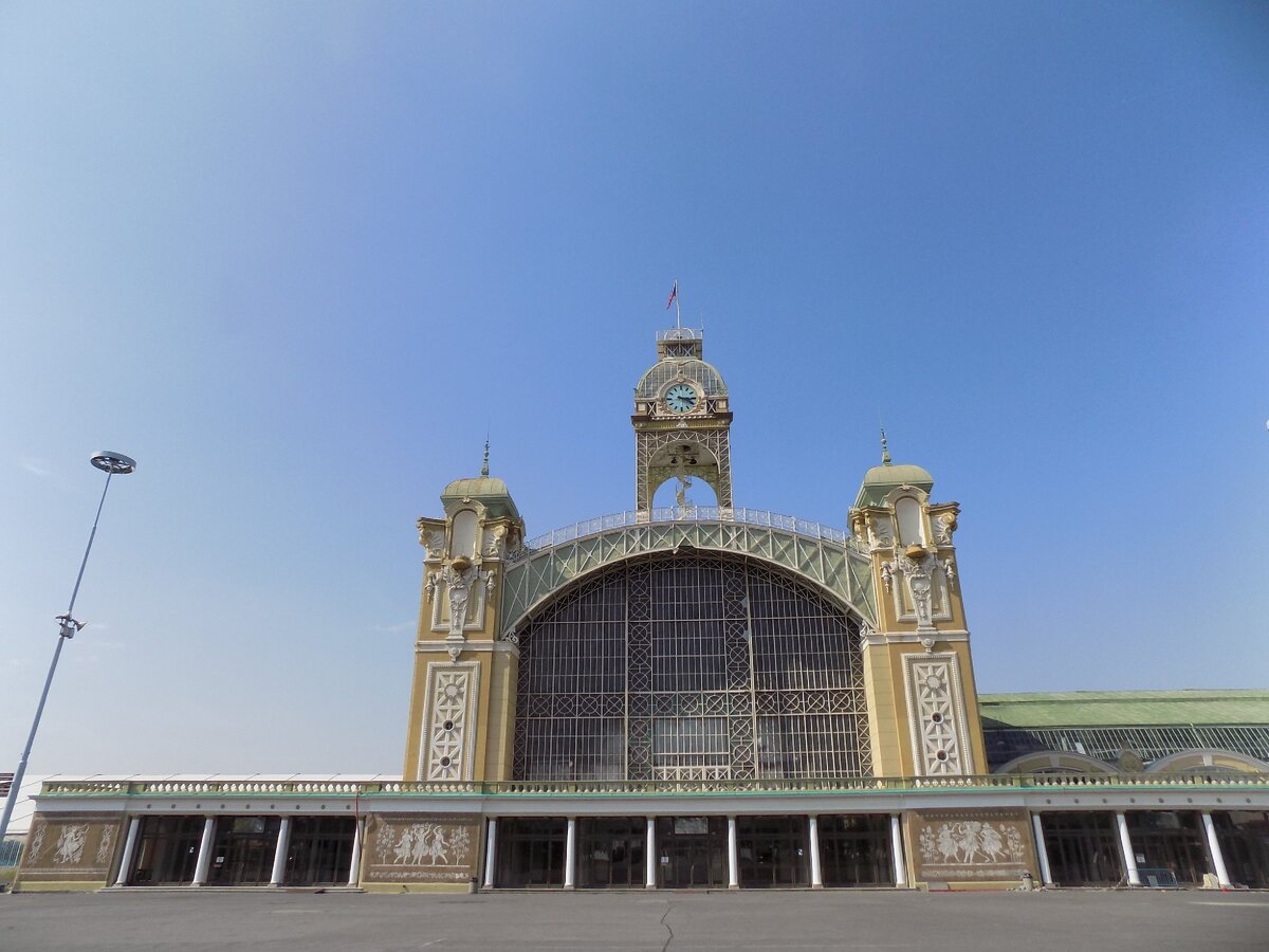 Промышленный дворец, часть комплекса Выставиште (фото из личного архива)