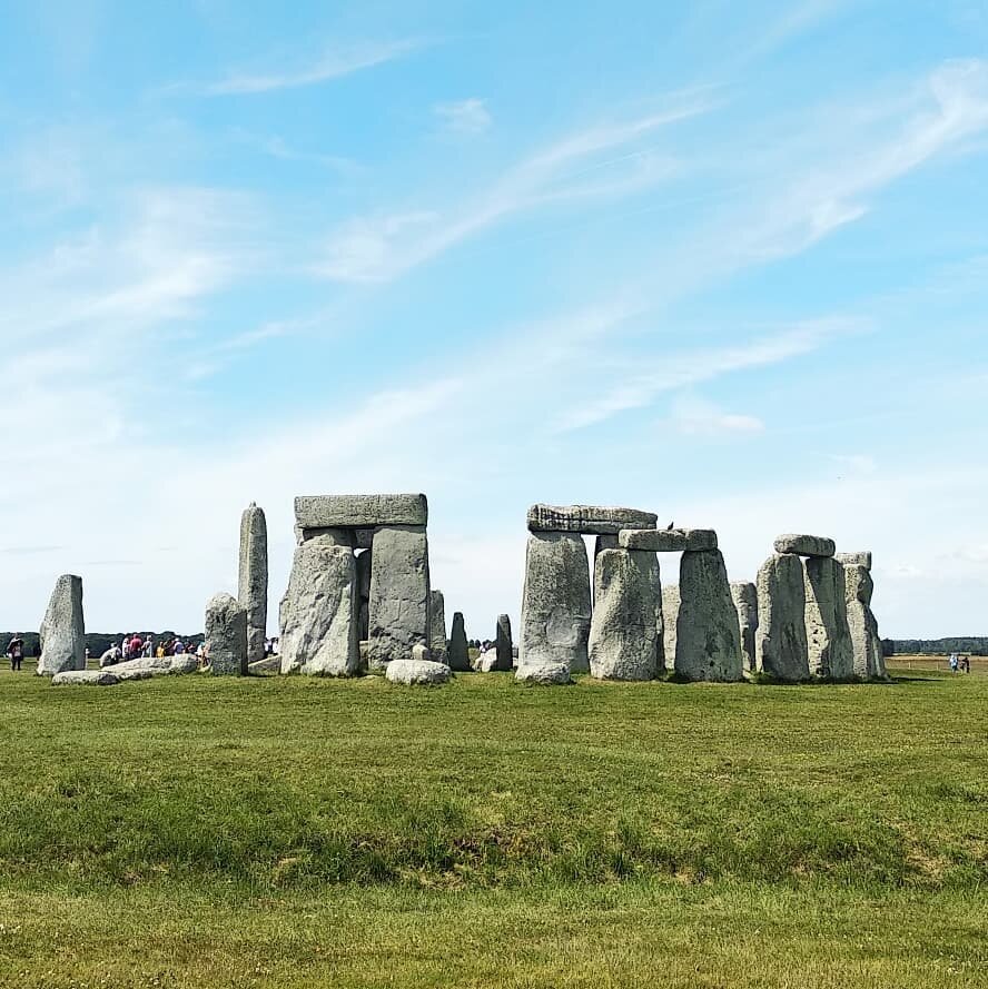 The famous stonehenge. Достопримечательности Англии Стоунхендж. Монумент Стоунхендж. Памятник Стоунхендж. Стоунхендж Легенда Англии.