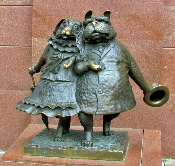 Краснодар. Скульптурная композиция "Влюбленные собачки"