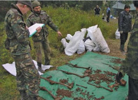 Вскрытие «санитарных ям» на территории Полежаевского парка. Август 2008 г. 