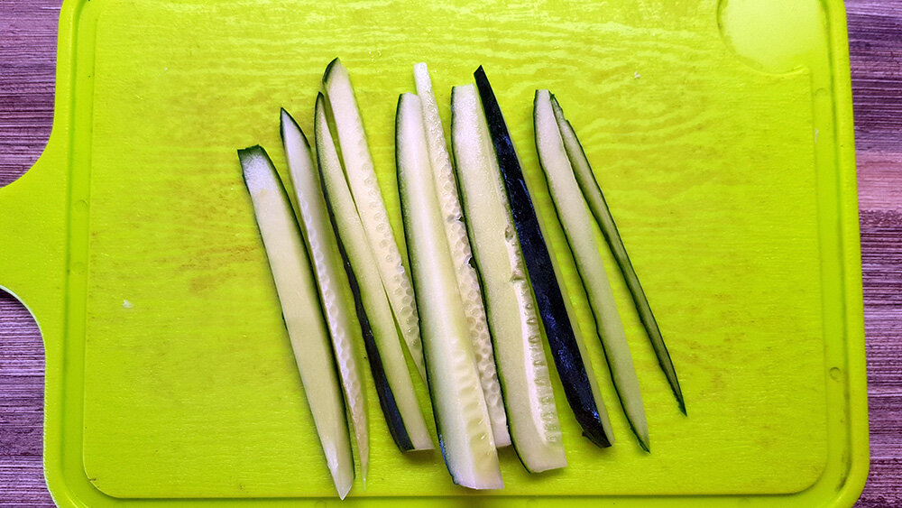 Огурец соломкой