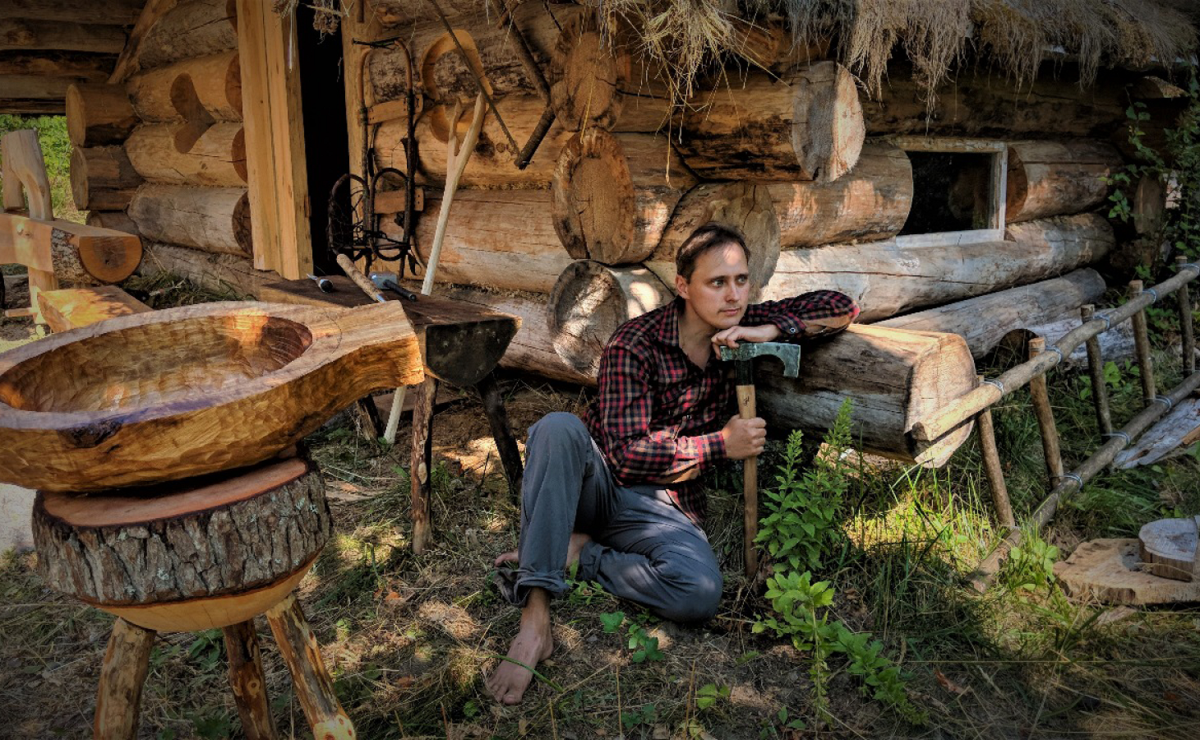 Изба адвоката егорова 2019. Изба адвоката. Избушка в лесной глуши. Лесная избушка адвоката егорова. Изба адвоката.