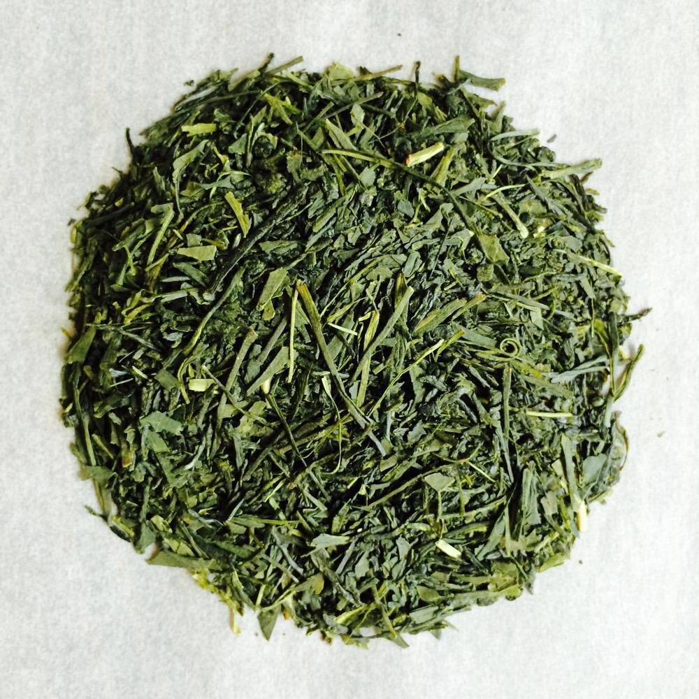  Сентя Фукамуши (яп. 深蒸し, rH. Fukamushi), дословно «глубокий пар» - чайный лист подвергается обработке паром в течение 1-2 минут. Это самый популярный вид зеленого чая Сентя у японцев. 