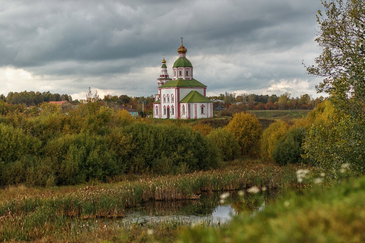 вид на реку Каменку и Ильинский храм