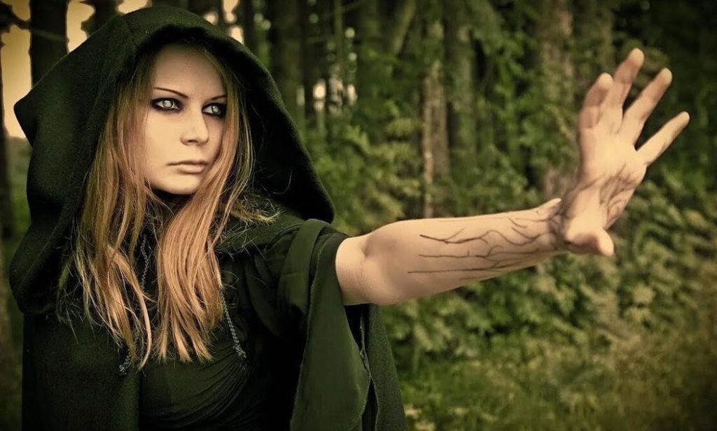 Понять, что кто-то использует против вас мощное колдовство, можно по следующим «симптомам»: